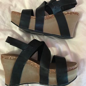 Pierre Dumas Hester wedge size 7
